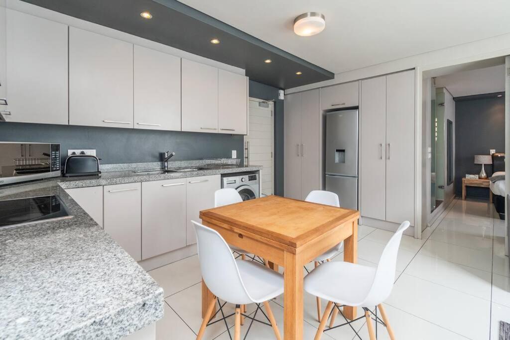 One Bedroom Seaside Elegance 케이프타운 외부 사진